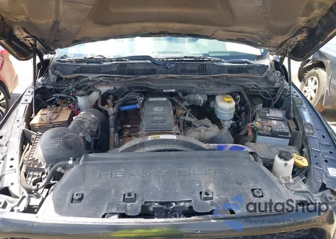 3C6UR5CL4JG368003